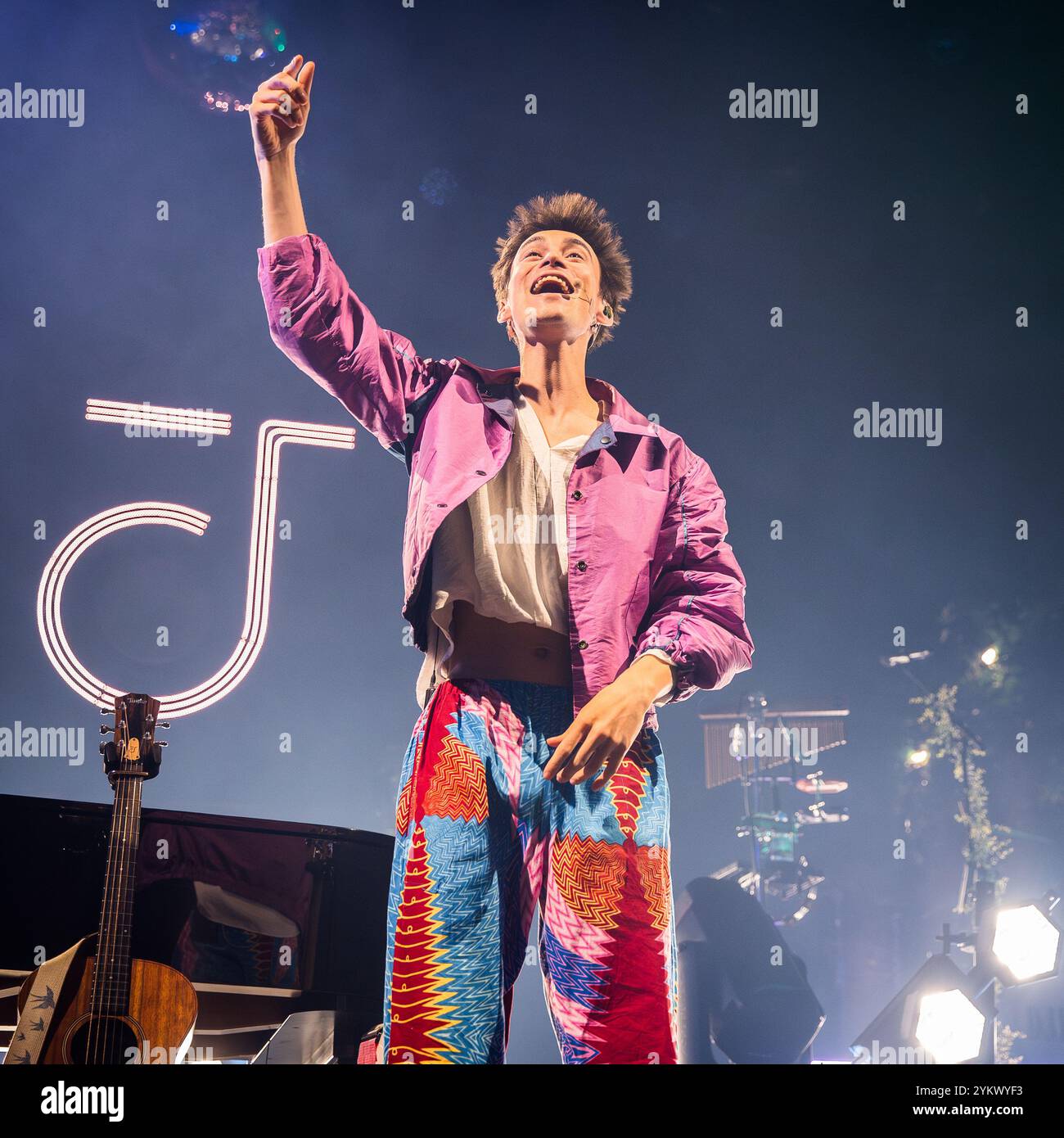 Jacob Collier trat am 18. November 2024 live in Oslo auf Stockfoto