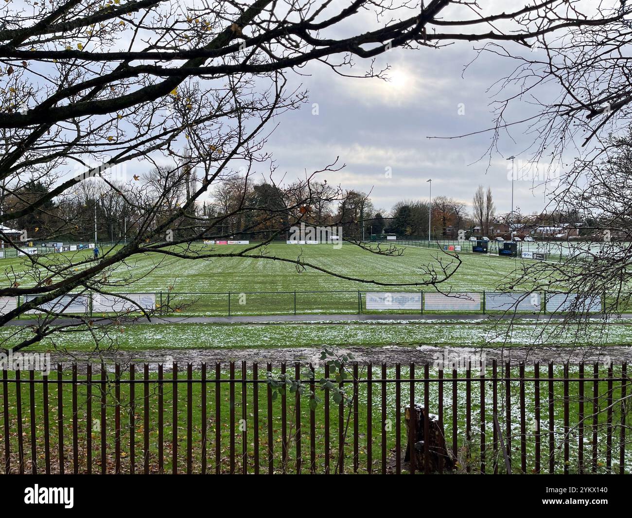 Maghull Cricket und Football Club Ground. Old Hall Playing Fields Maghull - Smartphone-aufgenommenes Stockfoto
