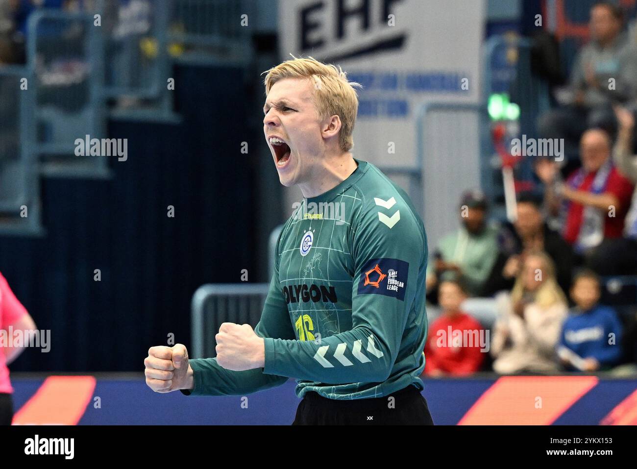 Gummersbach, Deutschland. November 2024. Bertram Obling (VfL Gummersbach 16) jubelt GER, VfL Gummersbach vs. FH Hafnarfjoerdur, Handball, EHF Pokal, Gruppenrunde, Spielzeit 2024-2025, 19.11.2024 Foto: Eibner-Pressefoto/Jürgen Augst Credit: dpa/Alamy Live News Stockfoto