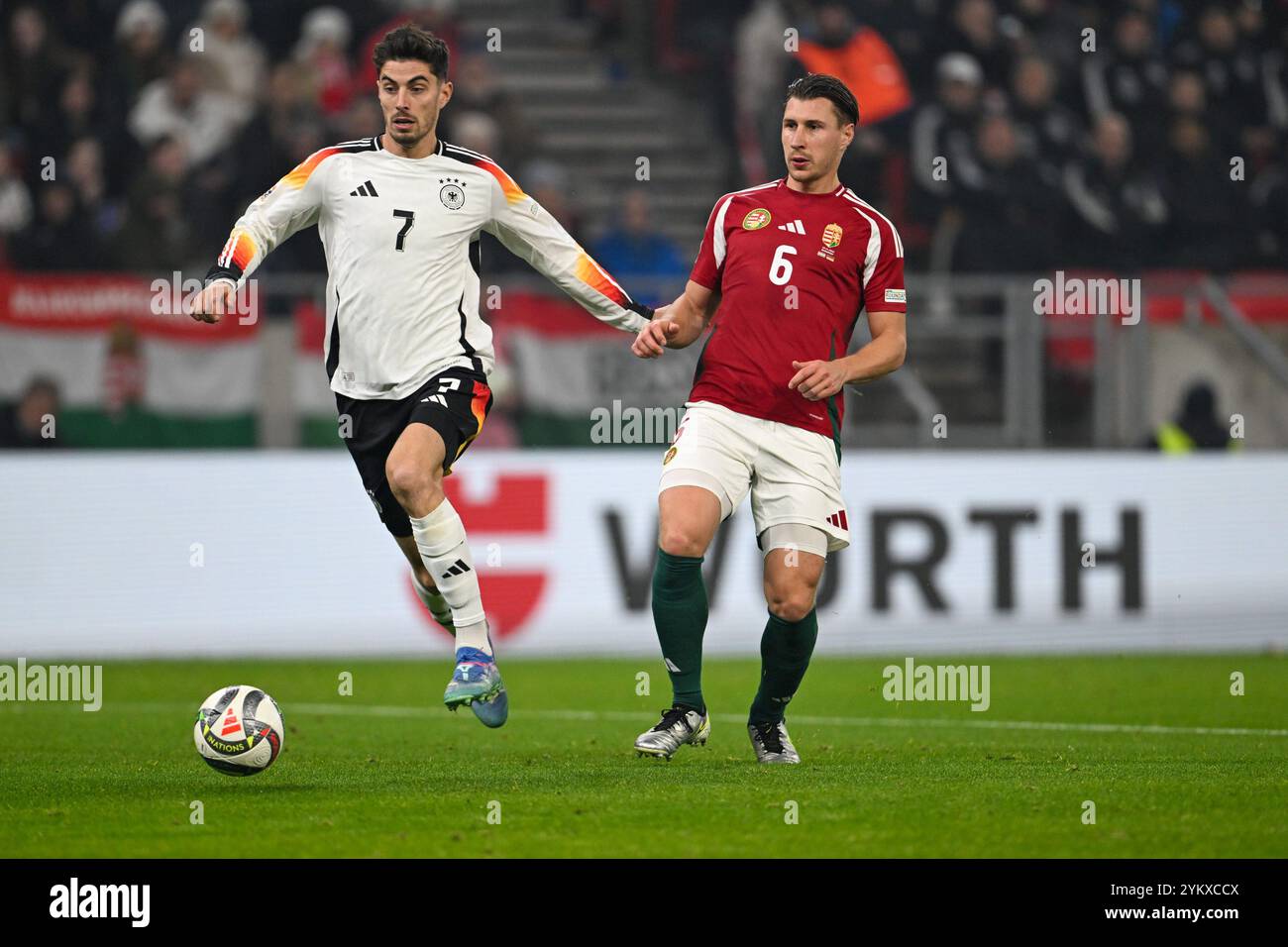 Kai Havertz (Deutschland) im Kampf gegen Willi Orban (Ungarn) während des Spiels der UEFA Nations League zwischen Ungarn und Deutschland am 19. November 2024 im Puskas Arena Park Stadion in Budapest, Ungarn Stockfoto