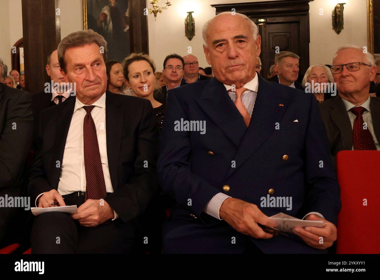 Freiburg Im Breisgau, Deutschland. November 2024. v.li. Günther H. Oettinger (ehem. Ministerpräsident a. D. Baden-Württemberg) und Gundolf Fleischer (Präsident Badischer Sportbund BSB Freiburg) beim Festakt 75 Jahre Badischer Sportbund BSB Freiburg Credit: dpa/Alamy Live News Stockfoto