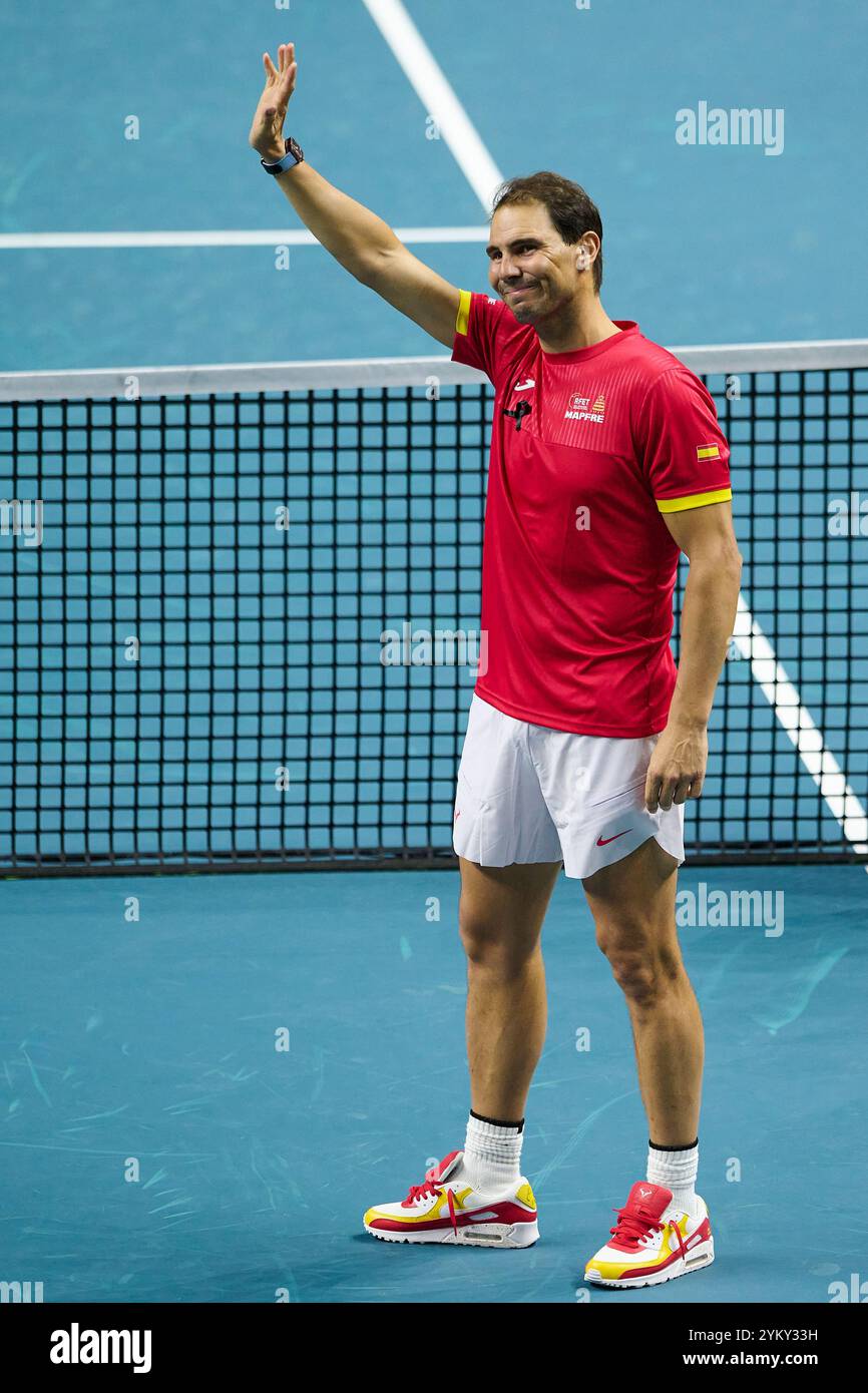 Malaga, Spanien. November 2024. MALAGA, SPANIEN - 19. NOVEMBER: Rafael Nadal vom Team Spain spricht während seines Abschieds mit den Zuschauern, nachdem Spanien im Viertelfinale zwischen den Niederlanden und Spanien beim Davis Cup Finale im Palacio de Deportes Jose Maria Martin Carpena am 19. November 2024 in Malaga, Spanien, scheidet. (Foto von Francisco Macia/Photo Players Images/Magara Press) Credit: Magara Press SL/Alamy Live News Stockfoto