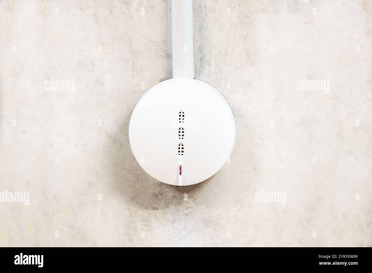 Rauchmelder des Feueralarms auf dem Parkplatz Stockfoto