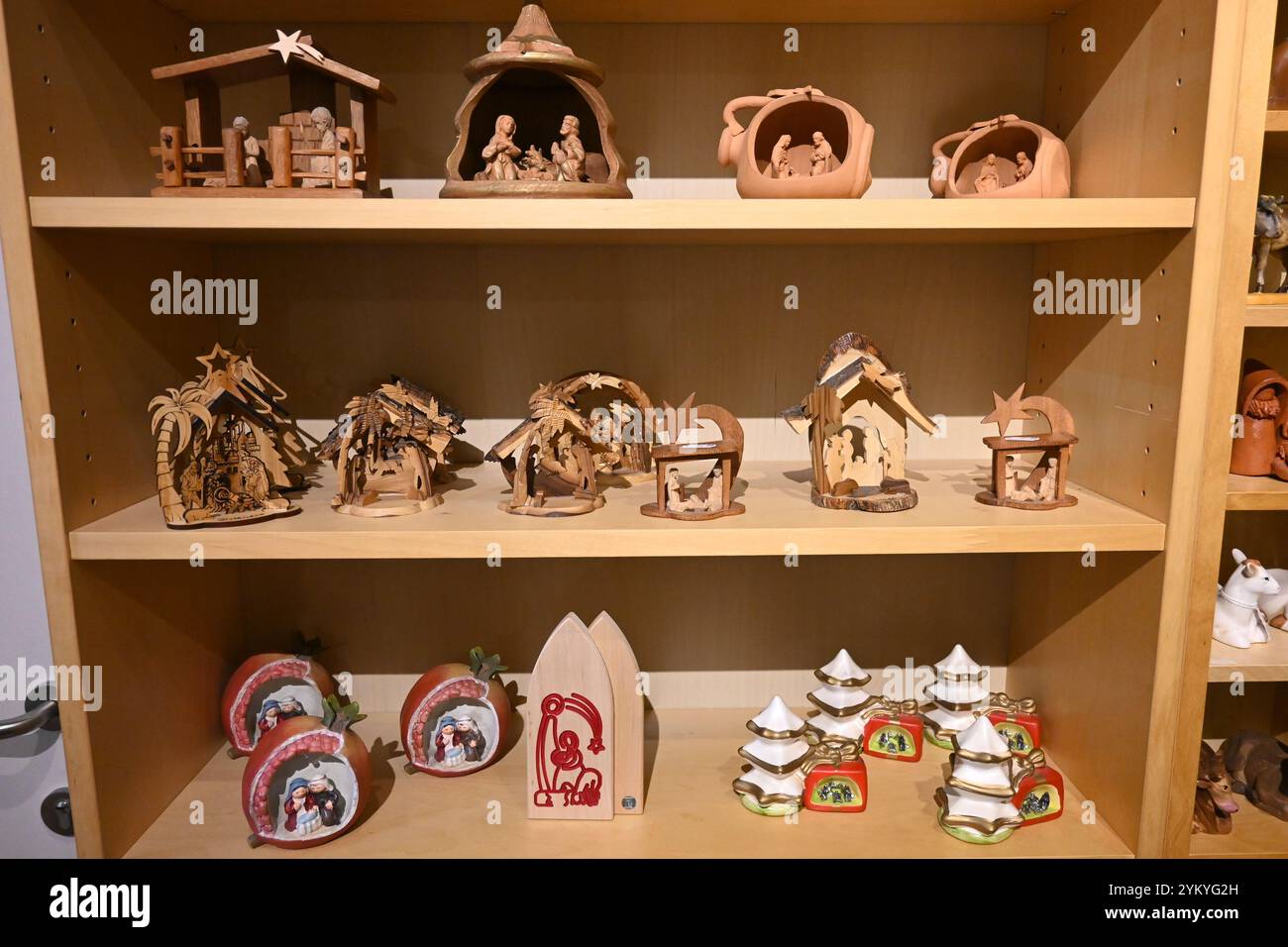 weihnachtskrippe aus Holz – Brügge, Belgien – 23. Oktober 2024 Stockfoto