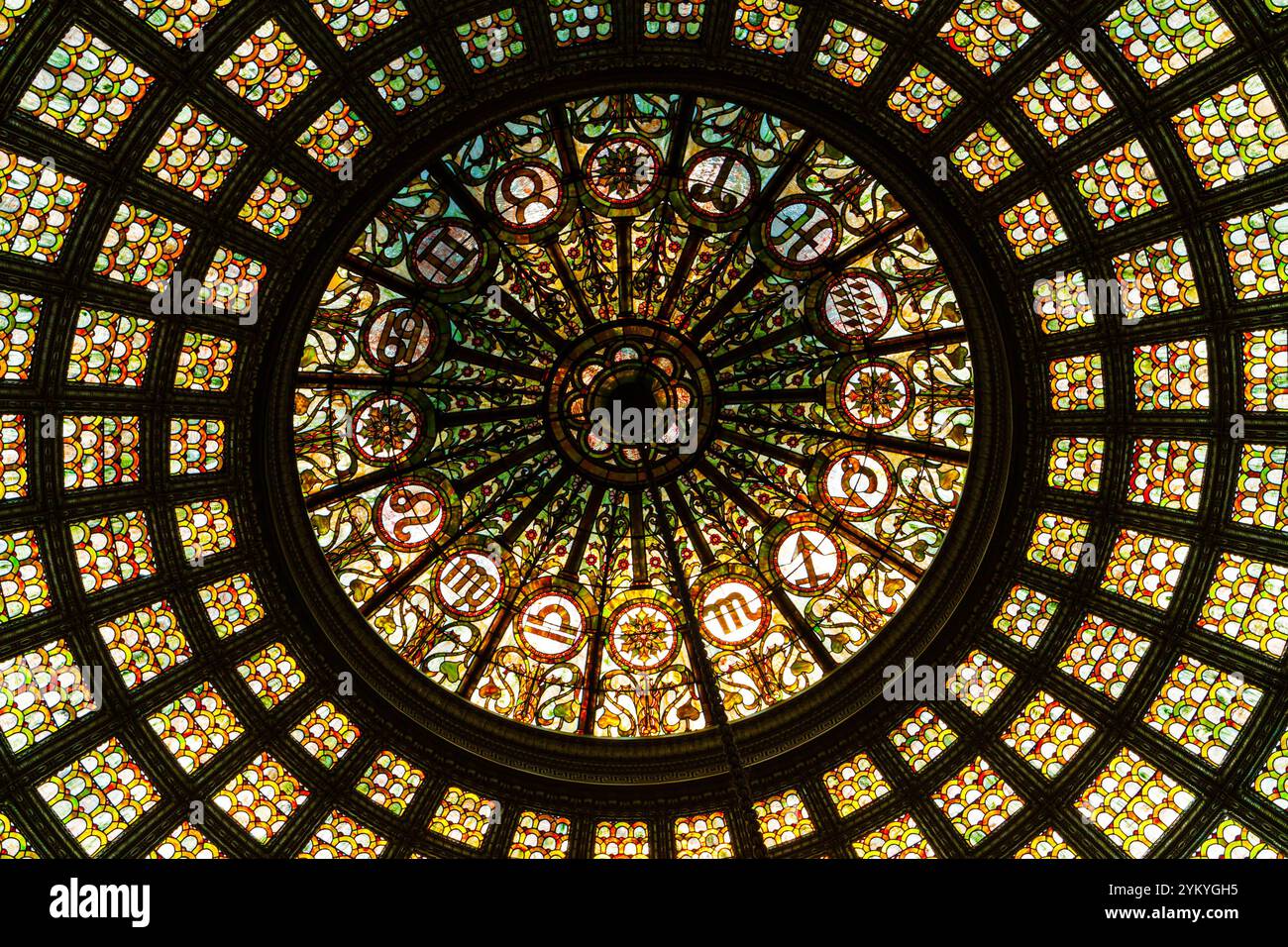 Die größte Tiffany Glass Dome der Welt, Preston Bradley Hall, Chicago Cultural Center, Chicago, Illinois, USA Stockfoto