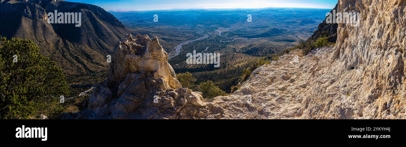 Der Guadalupe Peak Trail hoch über der Chihuahuan Wüste, Guadalupe Mountains National Park, Texas, USA Stockfoto