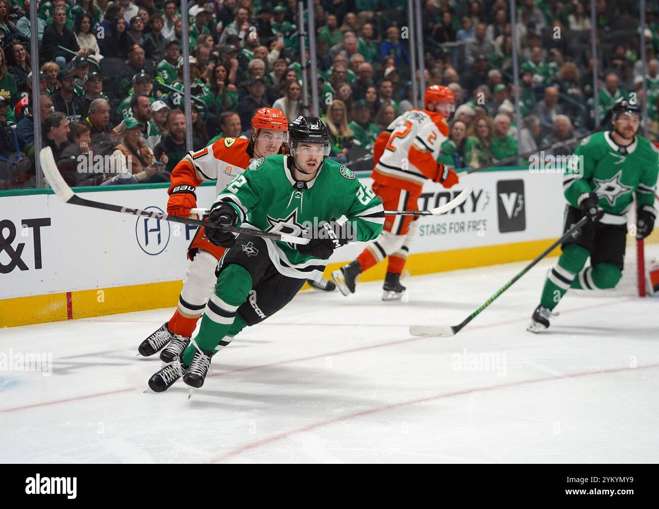 Dallas, Texas, USA. November 2024. Mavrik Bourque #22 der Dallas Stars, die während des regulären Saisonspiels der NHL im American Airlines Center auf dem Eis gegen Anaheim Ducks startete. Endergebnis Dallas Stars 2 - 4 Anaheim Ducks. Am 18. November 2024 in Dallas, Texas. (Kreditbild: © Javier Vicencio/eyepix via ZUMA Press Wire) NUR REDAKTIONELLE VERWENDUNG! Nicht für kommerzielle ZWECKE! Stockfoto