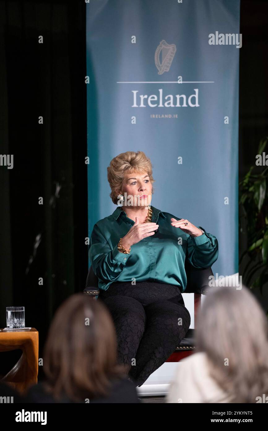 Austin Texas USA, 19. November 2024: GERALDINE BYRNE NASON, Botschafterin Irlands in den Vereinigten Staaten, spricht mit der jährlichen Women in Leadership-Serie, die von der Lyndon Baines Johnson Library (LBJ) gesponsert wird. ©Bob Daemmrich Stockfoto