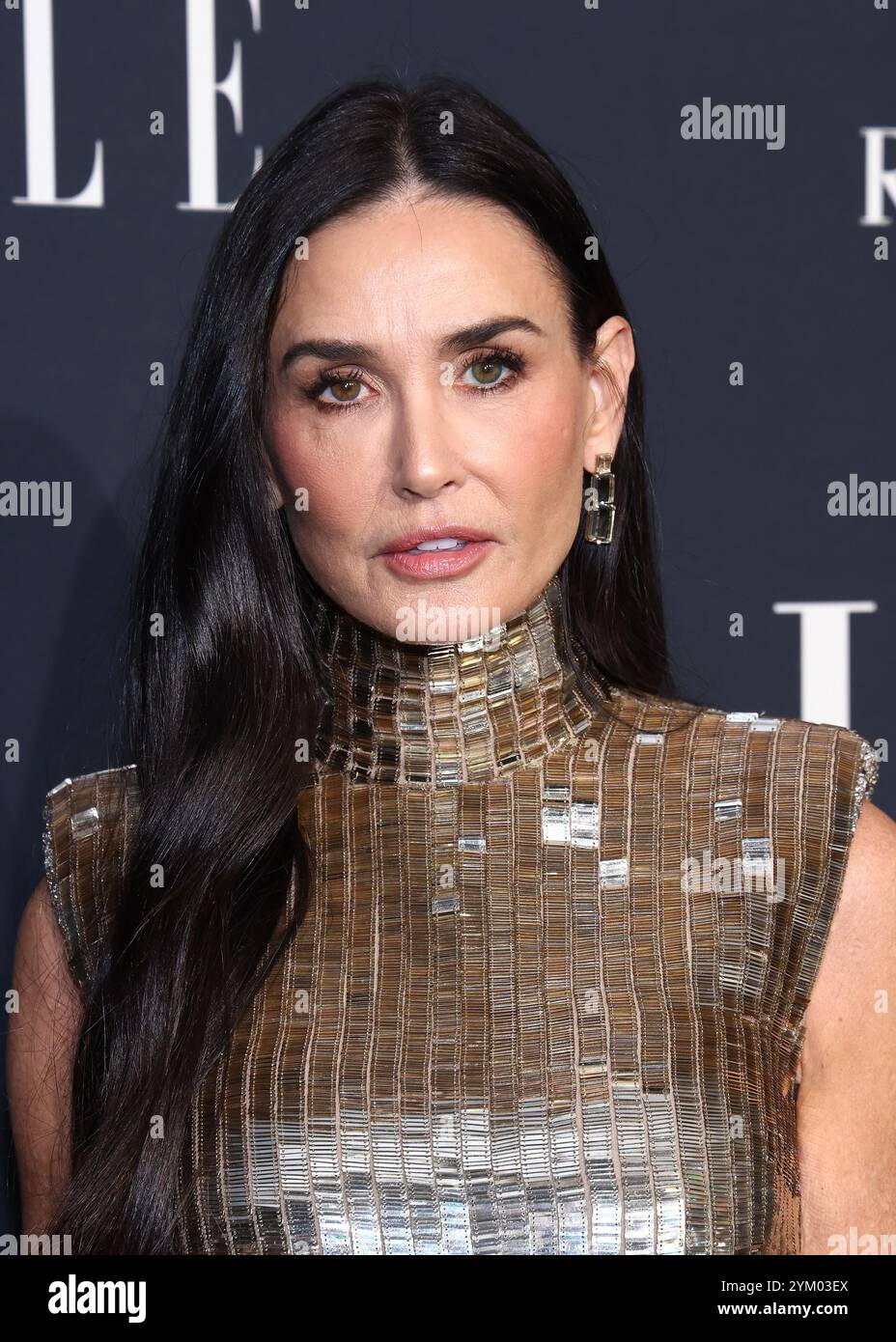 Los Angeles, USA. November 2024. Demi Moore kam am 19. November 2024 bei der ELLE's Women in Hollywood Celebration im Four Seasons Hotel in Los Angeles in Beverly Hills an. © Mark von Holden/ Credit: AFF/Alamy Live News Stockfoto