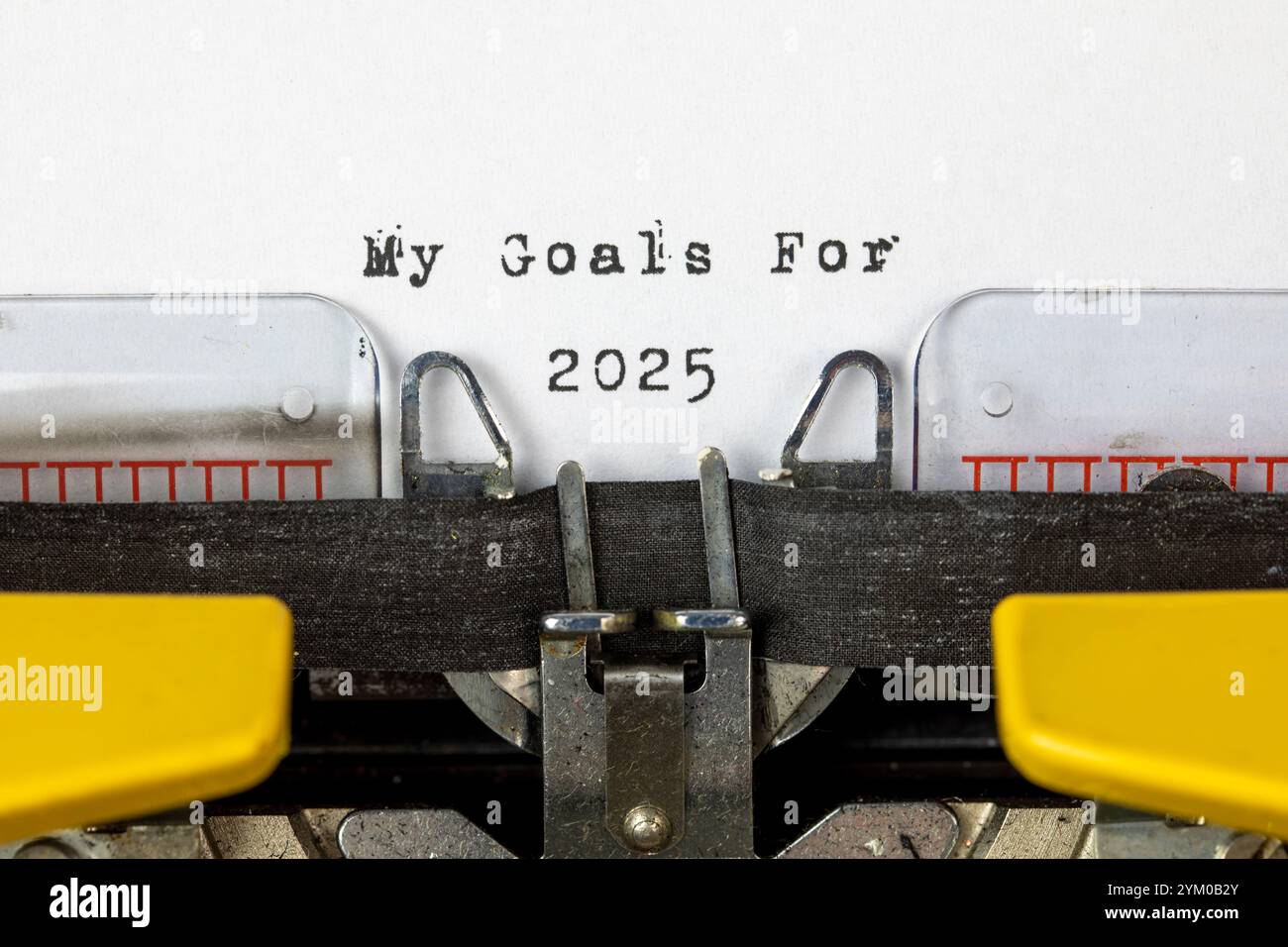 Meine Ziele für 2025 wurden auf einer alten Schreibmaschine geschrieben Stockfoto
