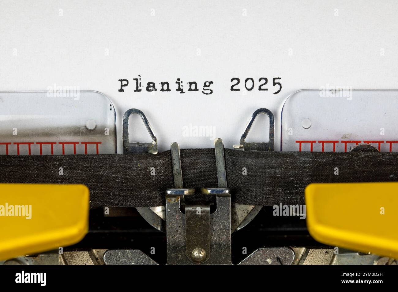 Alte Schreibmaschine mit Textplanung 2025 Stockfoto