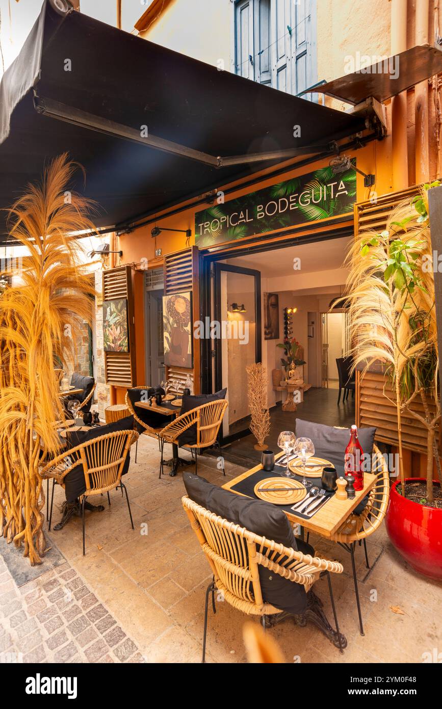 Restaurant in der Altstadt von Collioure, Pyrenäen Orientales, Roussillon, Occitanie, Frankreich, Europa Stockfoto