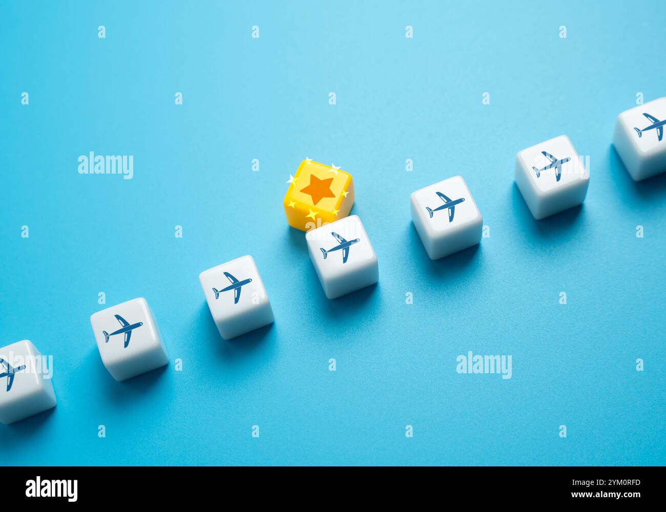 Bonusmeilen und Meilensteine auf Flügen. Rabattprogramme, Sonderangebote. Business Class Flug als Geschenk. Stockfoto