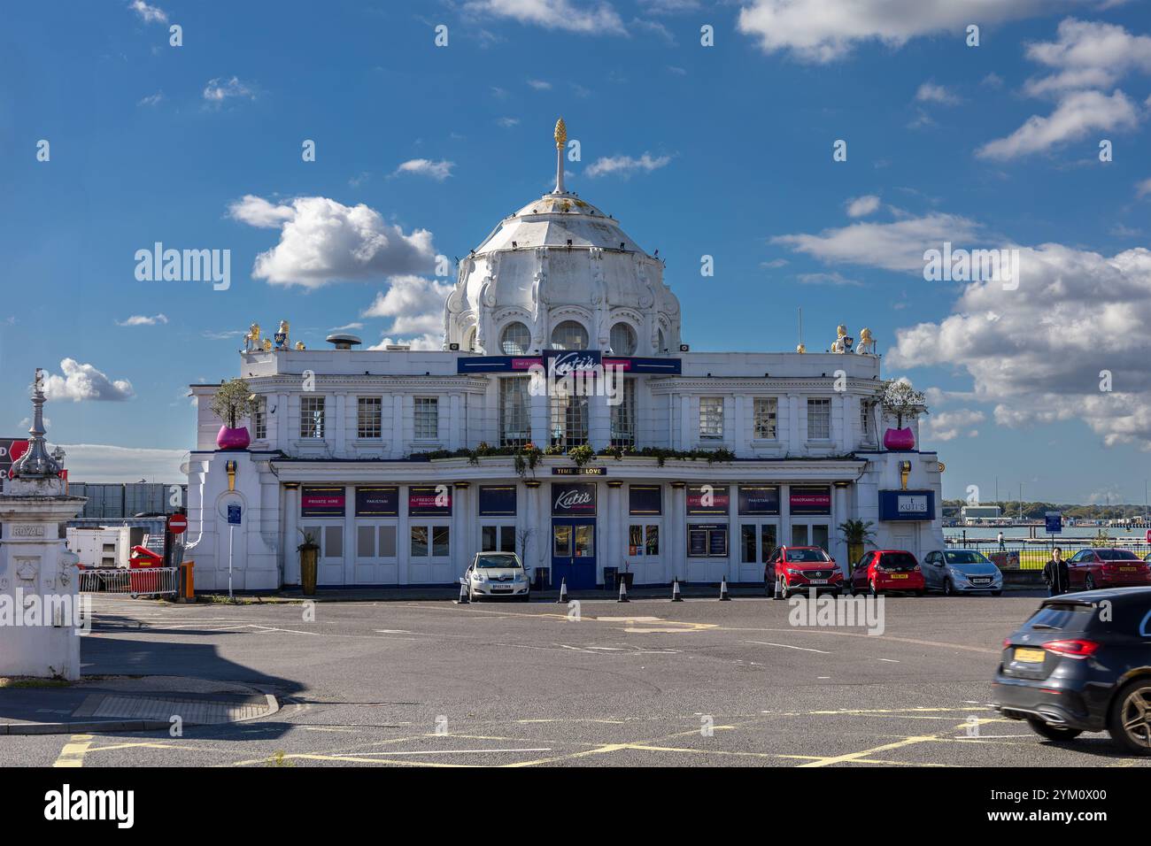 Kuti's Brasserie High End Bangladeshi Indian Restaurant im historischen Royal Pier Building Mayflower Park Southampton England Großbritannien Stockfoto