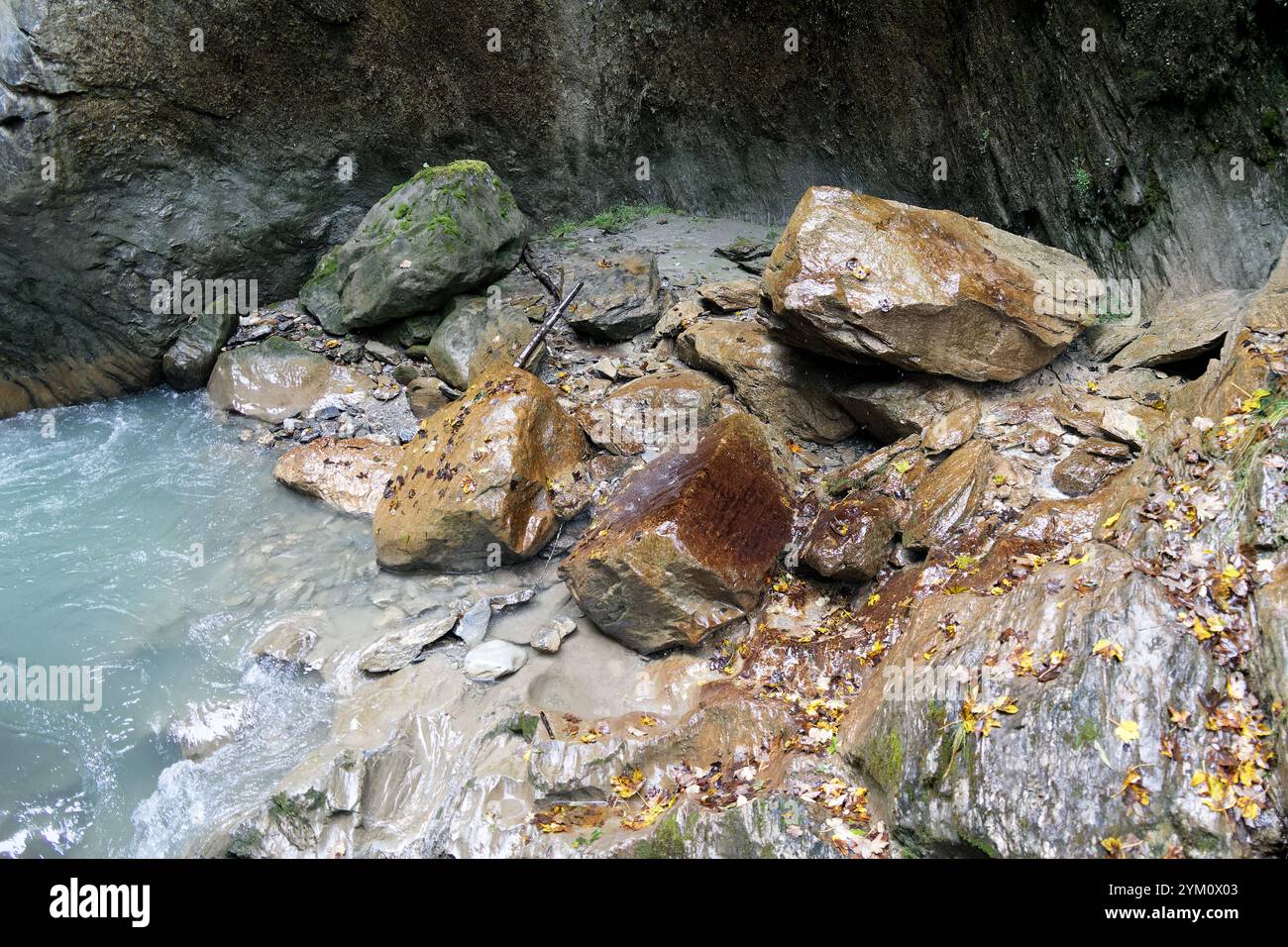 Machen Sie einen Spaziergang durch den beeindruckenden Sigmund Thun Klamm in Österreich, sehr kaltes Wasser und sehr erfrischend Stockfoto