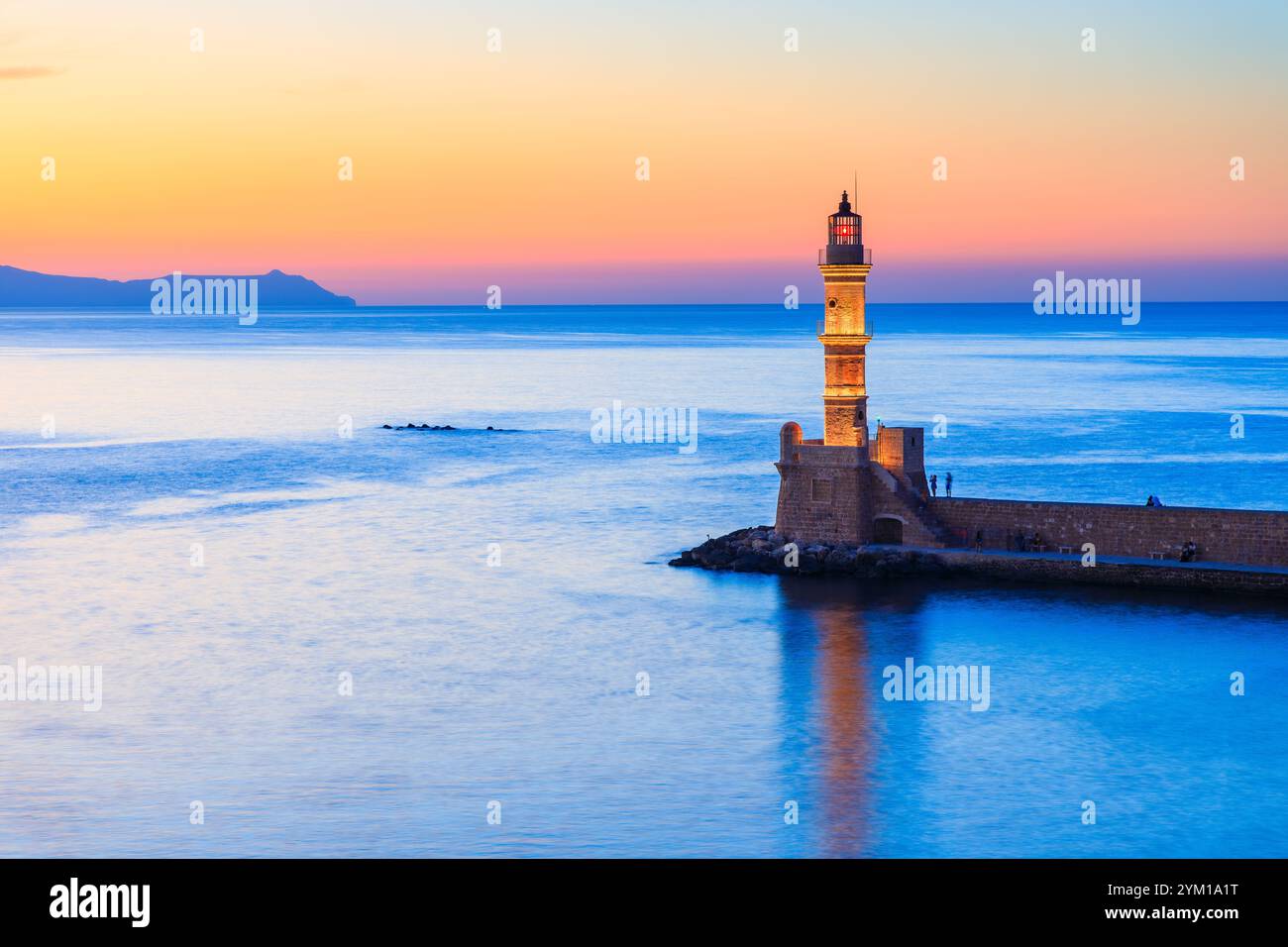 Insel Kreta, Griechenland. Chania Leuchtturm am Hafen. Stockfoto