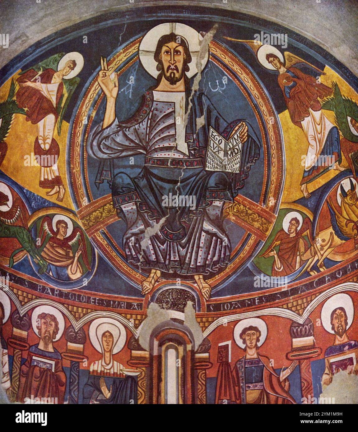 Christus in der Majestät, in einer Mandorla und umgeben von dem tetramorphen, romanischen Fresko, Apsis von Sant Climent de Taüll, Katalonien, 1123 Meister von Taüll - Stockfoto