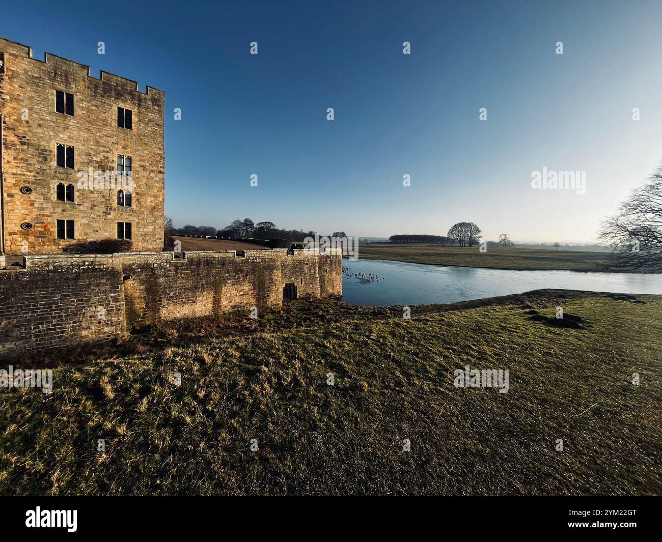 North East Castle & Lake - Smartphone-aufgenommenes Stockfoto