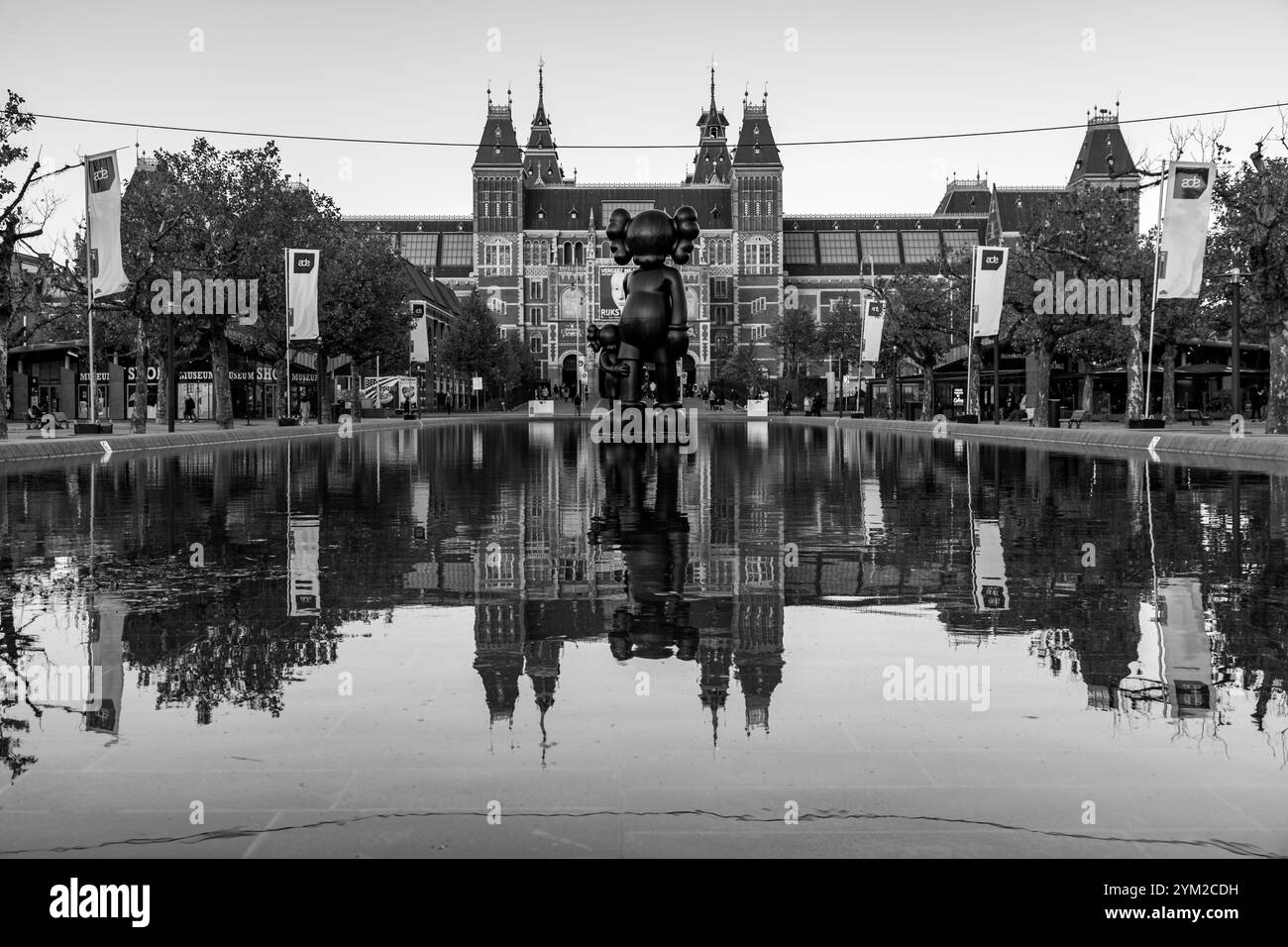 Amsterdam, Niederlande - 12. Oktober 2021: Außenansicht des Rijksmuseums oder des niederländischen Nationalmuseums. Das Museum befindet sich am Museumsplatz. Stockfoto