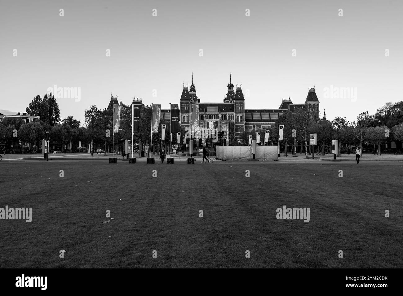 Amsterdam, Niederlande - 12. Oktober 2021: Außenansicht des Rijksmuseums oder des niederländischen Nationalmuseums. Das Museum befindet sich am Museumsplatz. Stockfoto