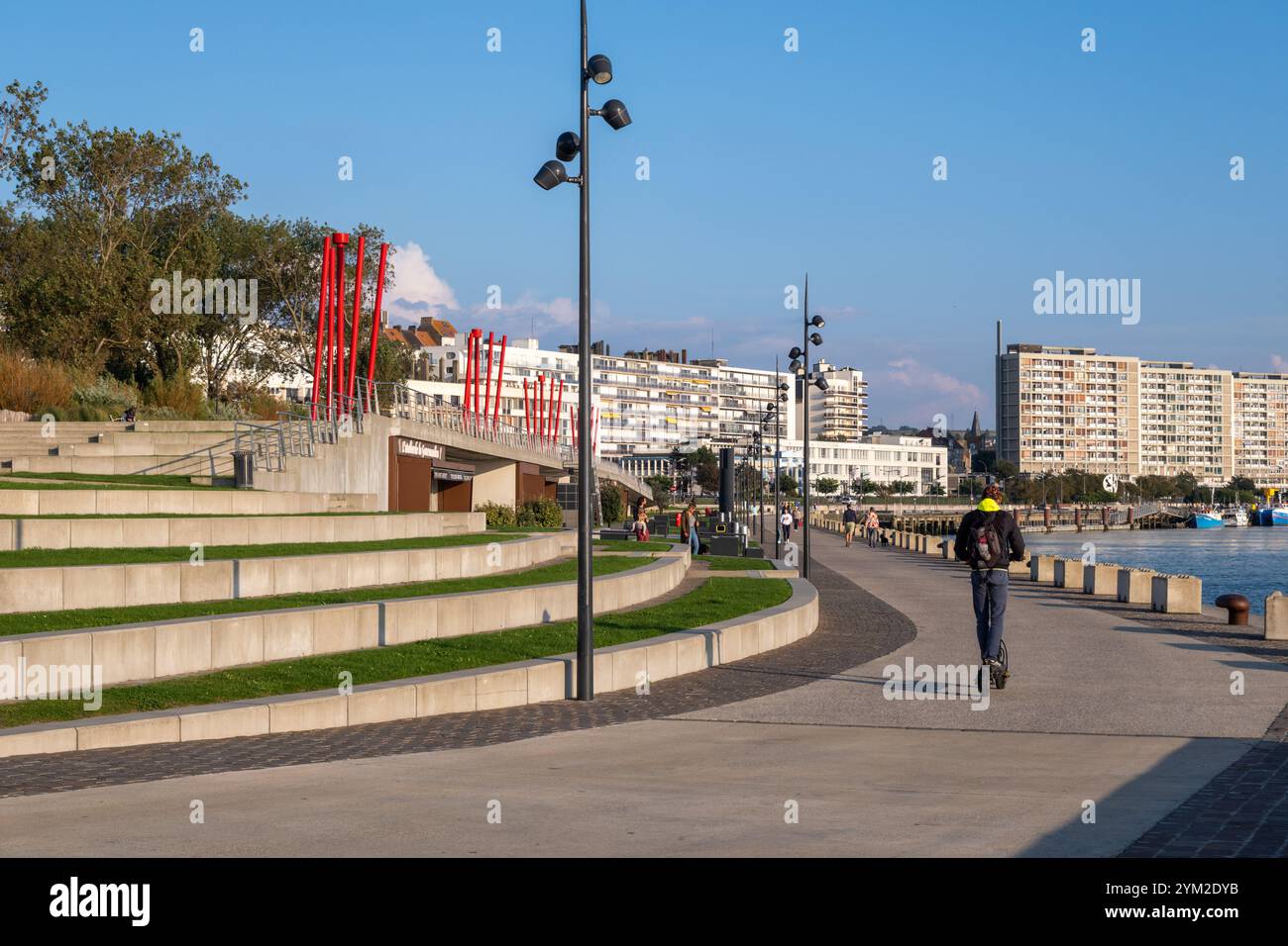 Boulogne-sur-Mer, FR - 23. September 2024: Spaziergänge am Ufer von Boulogne Stockfoto