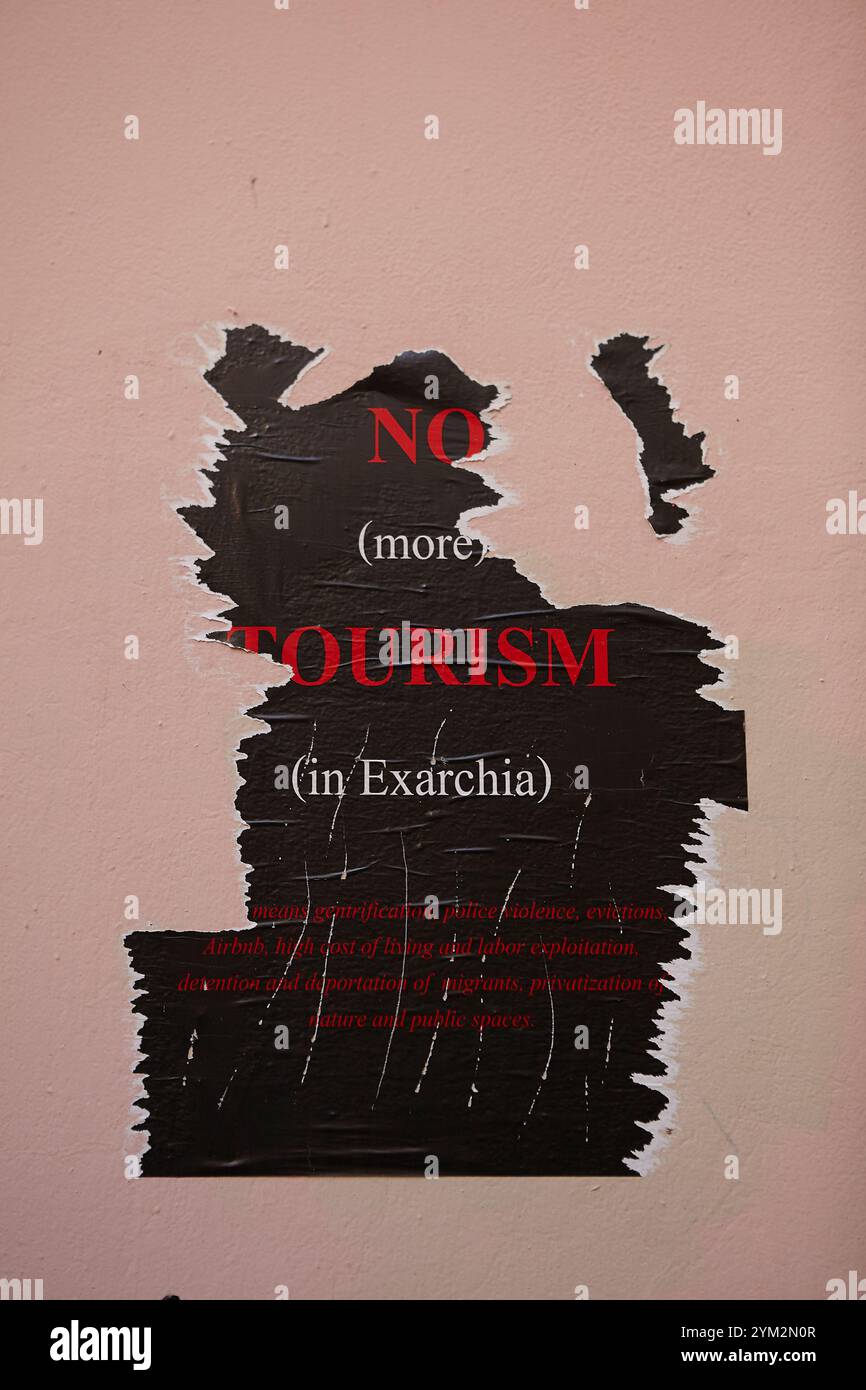 Poster in der Exarchia Athen gegen Tourismus Stockfoto