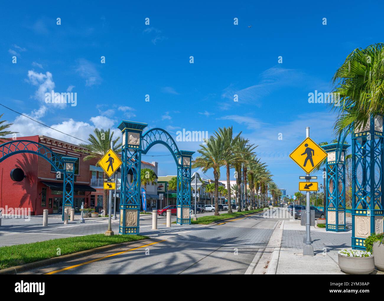 Geschäfte und Restaurants an der South Beach Street in der Nähe des Riverfront Park, Daytona Beach, Florida, USA Stockfoto