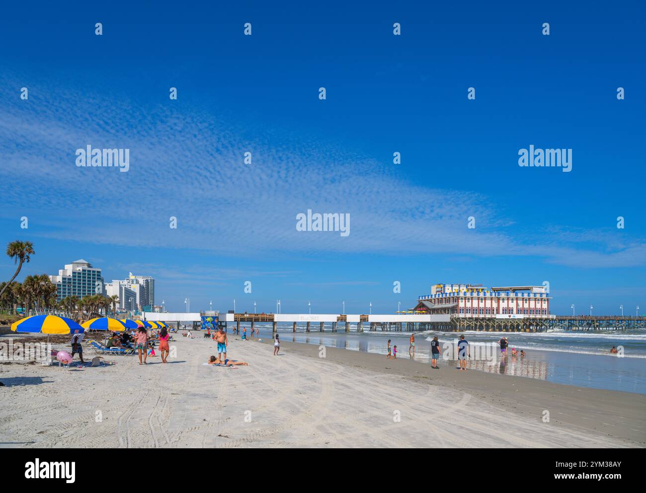 Pier und Strand in Daytona Beach, Florida, USA Stockfoto