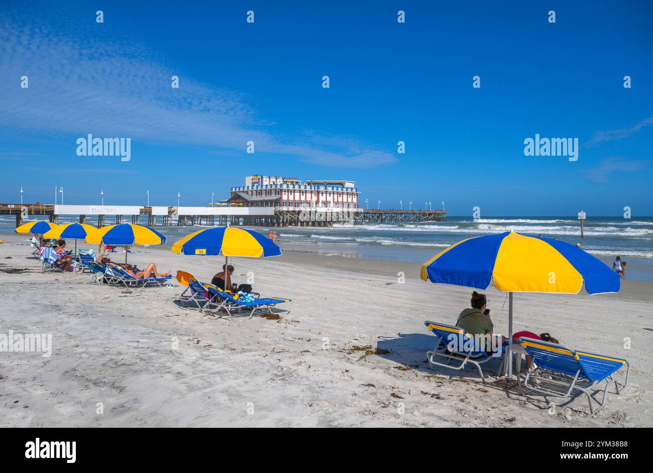 Pier und Strand in Daytona Beach, Florida, USA Stockfoto