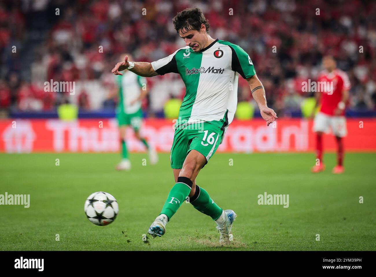 Lissabon, Portugal. Oktober 2024. Hugo BUENO aus Feyenoord während des Fußballspiels der UEFA Champions League, League Phase MD3 zwischen SL Benfica und Feyenoord Rotterdam am 23. Oktober 2024 im Estadio da Luz in Lissabon, Portugal - Foto Matthieu Mirville/DPPI Credit: DPPI Media/Alamy Live News Stockfoto