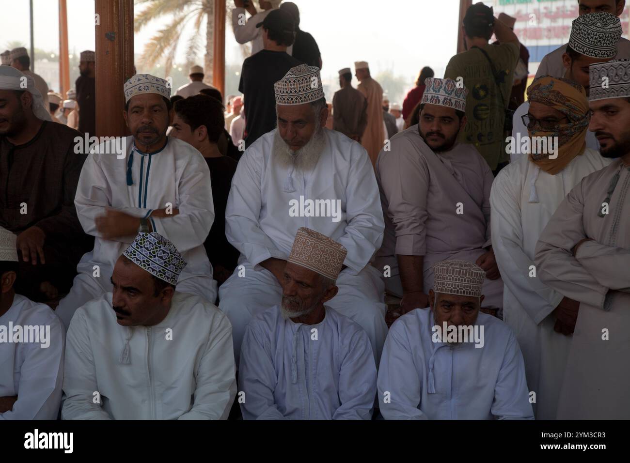 omanische Männer auf dem nizwa Viehmarkt nizwa oman im Nahen Osten Stockfoto