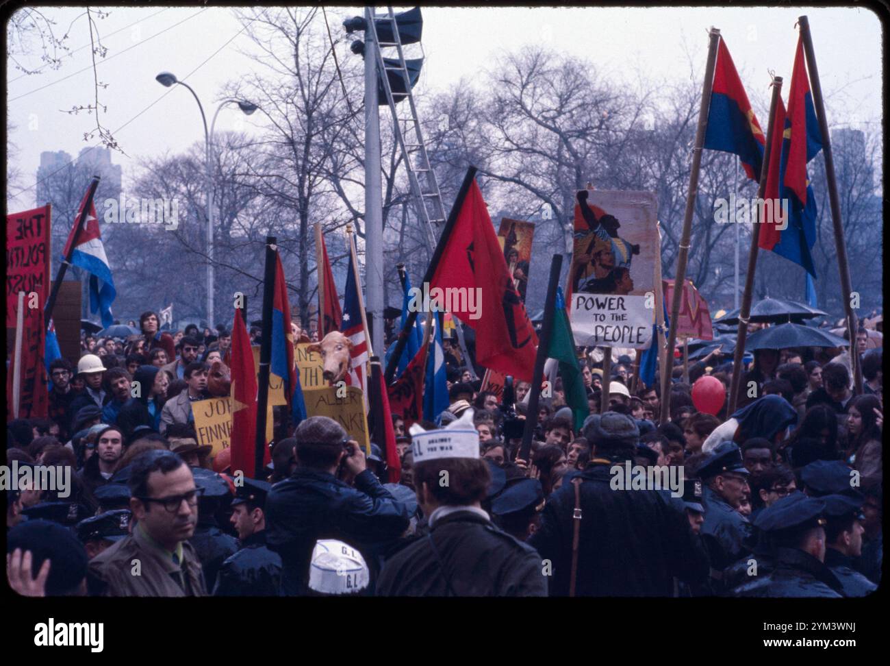 Anti-Vietnam-Kriegs-Demonstration New York, 1969. Amerikanisches Foto von Bernard Gotfryd Stockfoto