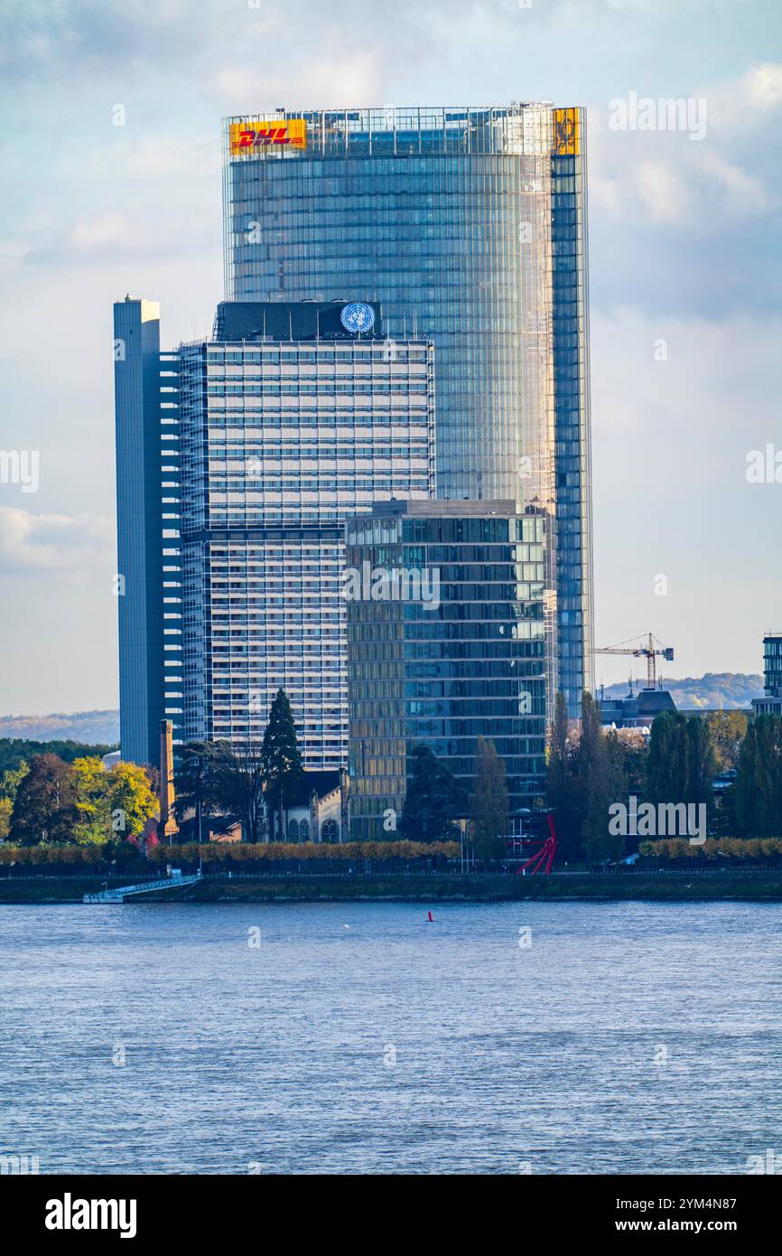 Skyline Bonn am Rhein, vor dem UNFCCC-Sekretariat der Rahmenkonvention über Klimaänderungen, in der Mitte das Hochhaus der Stockfoto