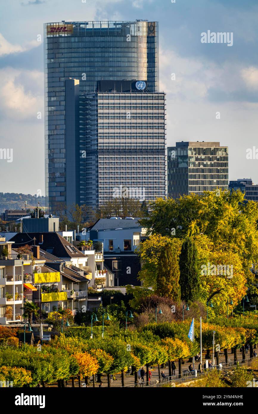 Skyline Bonn am Rhein, vor dem UNFCCC-Sekretariat der Rahmenkonvention über Klimaänderungen, in der Mitte das Hochhaus der Stockfoto