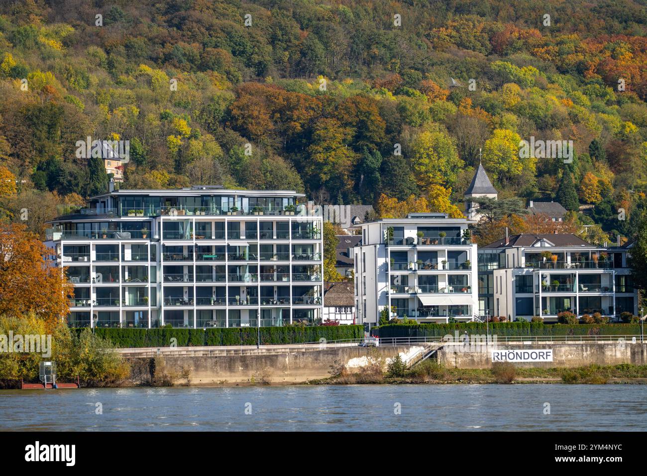 Wohnhäuser, moderne Wohnanlage direkt am Rhein, unterhalb des Drachenfels, Siebengebirge, Bad Honnef Rhöndorf, Rheinpromenade, , Stockfoto