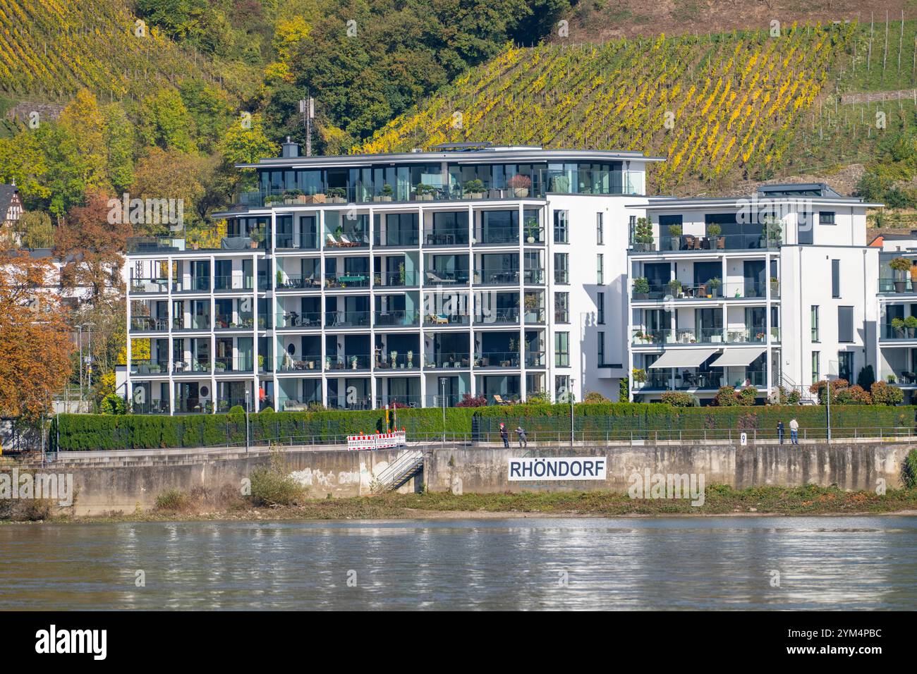 Wohnhäuser, moderne Wohnanlage direkt am Rhein, unterhalb des Drachenfels, Siebengebirge, Bad Honnef Rhöndorf, Rheinpromenade, , Stockfoto