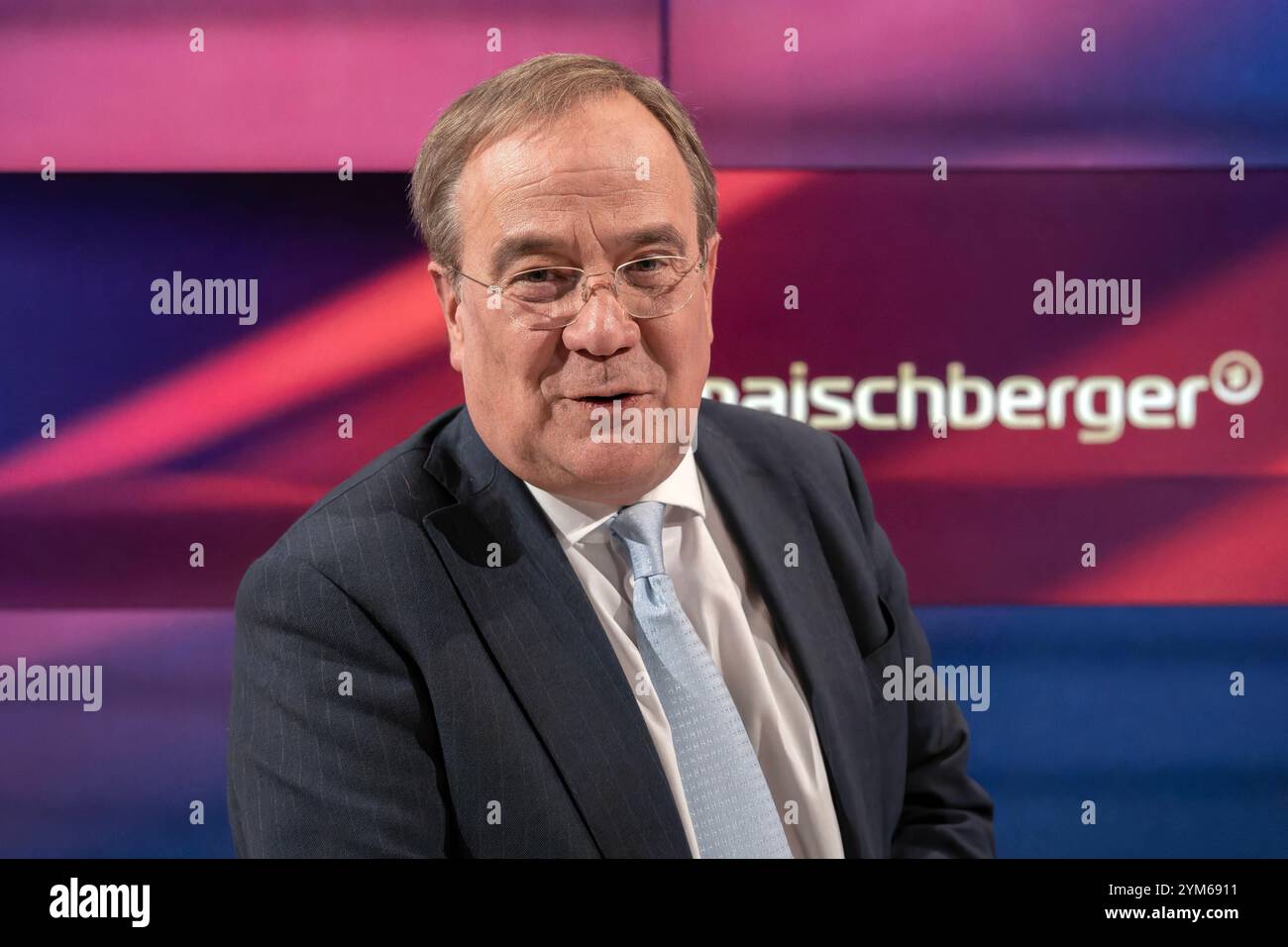 Maischberger aus Köln am 20. November 2024. Im Bild der ehemaligen CDU-Parteivorsitzende Armin Laschet. In der Runde wurde über sexualisierte Gewalt gegen Frauen, Trump und Putin, den Ukraine-Krieg und über die Kanzlerfrage diskutiert. Köln Nordrhein-Westfalen Deutschland *** Maischberger aus Köln am 20. November 2024 im Bild des ehemaligen CDU-Parteivorsitzenden Armin Laschet diskutierte das Gremium sexualisierte Gewalt gegen Frauen, Trump und Putin, den Ukraine-Krieg und die Frage des Kanzlers Köln Nordrhein-Westfalen Deutschland Stockfoto