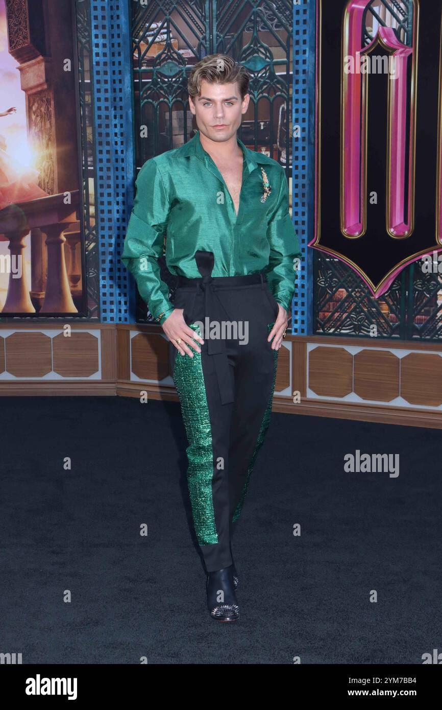 Garrett Clayton 11/09/2024 Los Angeles Premiere von „Wicked“ im Dorothy Chandler Pavilion in Los Angeles, KALIFORNIEN Foto: Izumi Hasegawa / Hollywood News Wire Inc Stockfoto