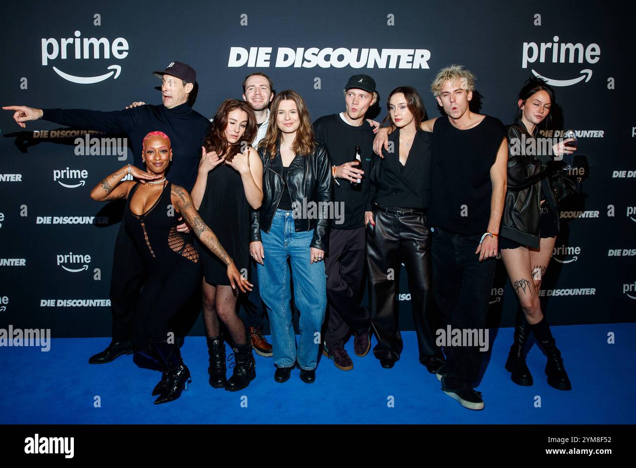 Premiere: Die Discounter Staffel 4 Nura Habib Omer, Marc Hosemann, Marie Bloching, Maximilian Janisch, Luisa Neubauer, Bruno Alexander und Emil Belton bei der Premiere zur 4. Staffel der Amazon Prime Serie die Discounter im Colosseum Kino am 20.11.2024 in Berlin. *** Premiere die Discounter Staffel 4 Nura Habib Omer, Marc Hosemann, Marie Bloching, Maximilian Janisch, Luisa Neubauer, Bruno Alexander und Emil Belton bei der Premiere der 4. Staffel der Amazon Prime Serie die Discounter im Kolosseum am 20. 11 2024 in Berlin Copyright: xEventpressxKochanx Stockfoto