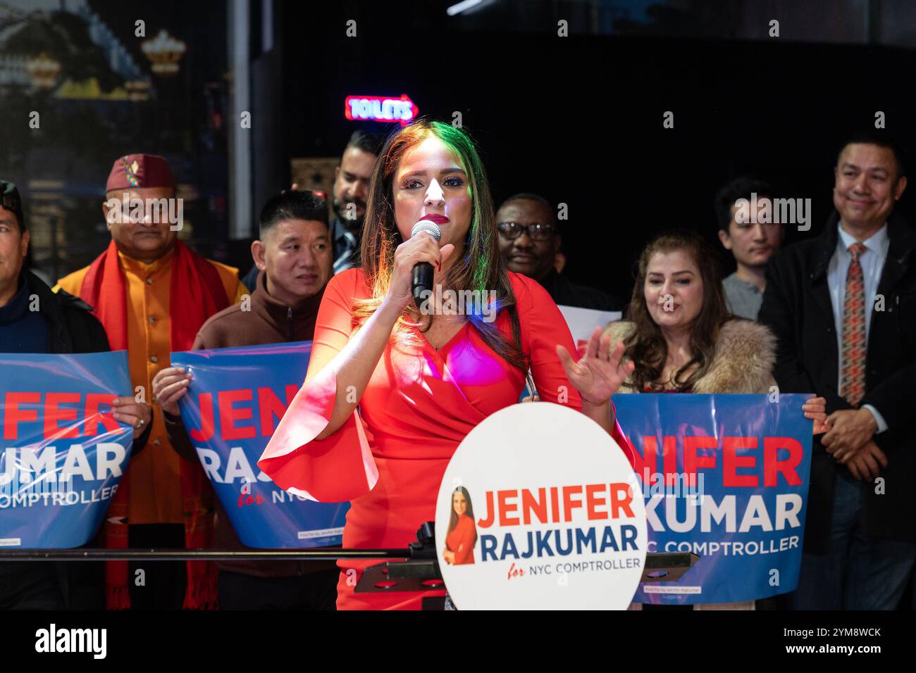 New York, NY, USA, 20. November 2024: NYS Assemblymitglied Jenifer Rajkumar Kick-off-Rallye für NYC Comptroller am 20. November 2024 im Palace in Queens in New York. Jenifer Rajkumar begann ihre Kampagne für die Position des Stadtrechners, die Wahlen werden im November 2025 stattfinden. Quelle: Lev Radin/Alamy Live News Stockfoto