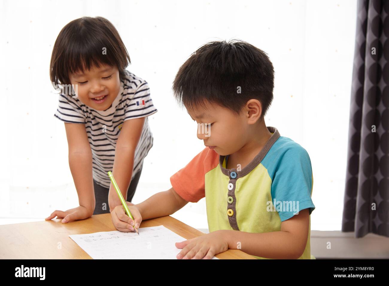 Kinder, die studieren Stockfoto