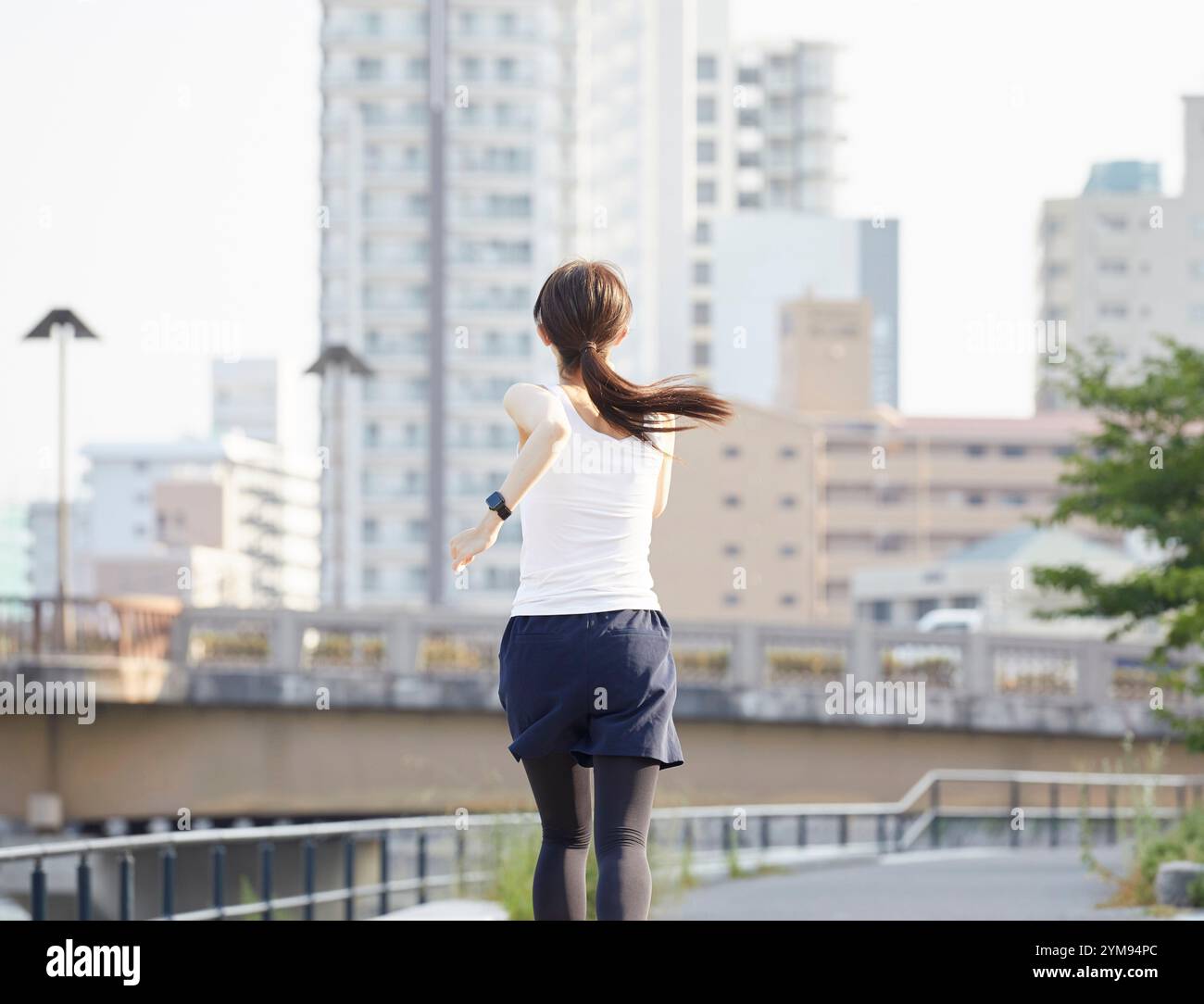 Eine junge Frau in Laufkleidung Stockfoto