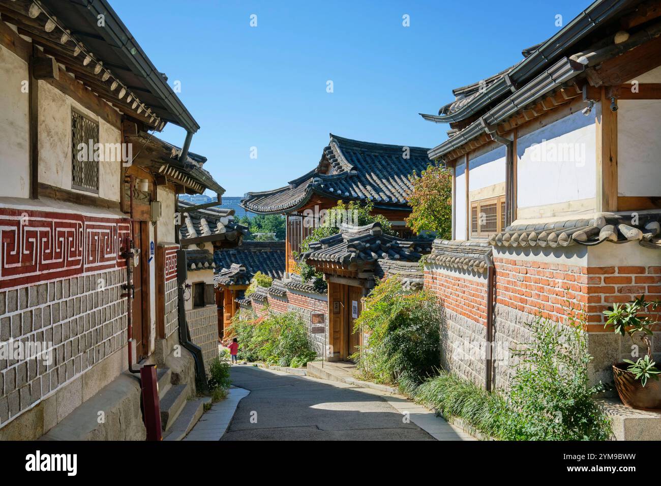Oktober 2024, Bukchon Hanok Village in Seoul. Hanok ist ein traditionelles koreanisches Haus. Stockfoto