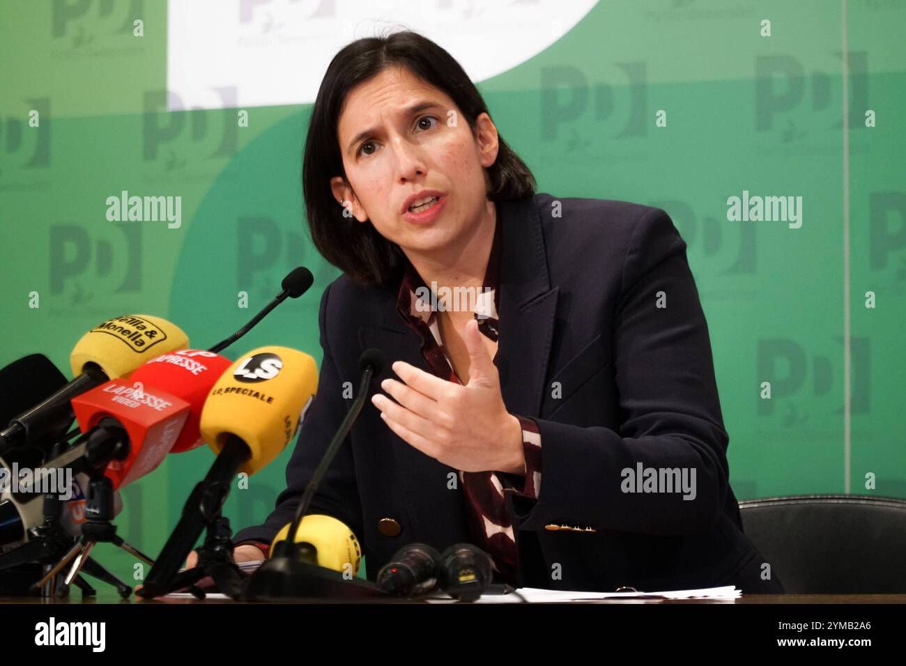 Nachrichten - Pressekonferenz von Elly Schlein, Sekretärin der Demokratischen Partei, nach dem Sieg der Mitte-Links bei den Regionalwahlen von Emilia Romagna und Umbria Elly Schlein, PD während der Pressekonferenz von Elly Schlein, Sekretärin der Demokratischen Partei, nach dem Sieg der Mitte-Links bei den Regionalwahlen von Emilia Romagna und Umbrien, Nachrichten in Rom, Italien, 20. November 2024 Rom Nazareno, Sitz der Demokratischen Partei Italien Copyright: XAlvex/Livex Livex 1616154 Stockfoto