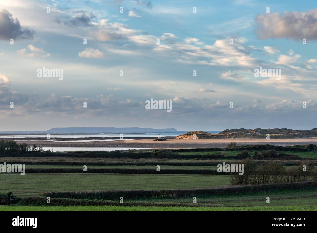 Ein Blick auf die Mündung der Flüsse Taw und Torridge mit Lundy Island in der Ferne Stockfoto