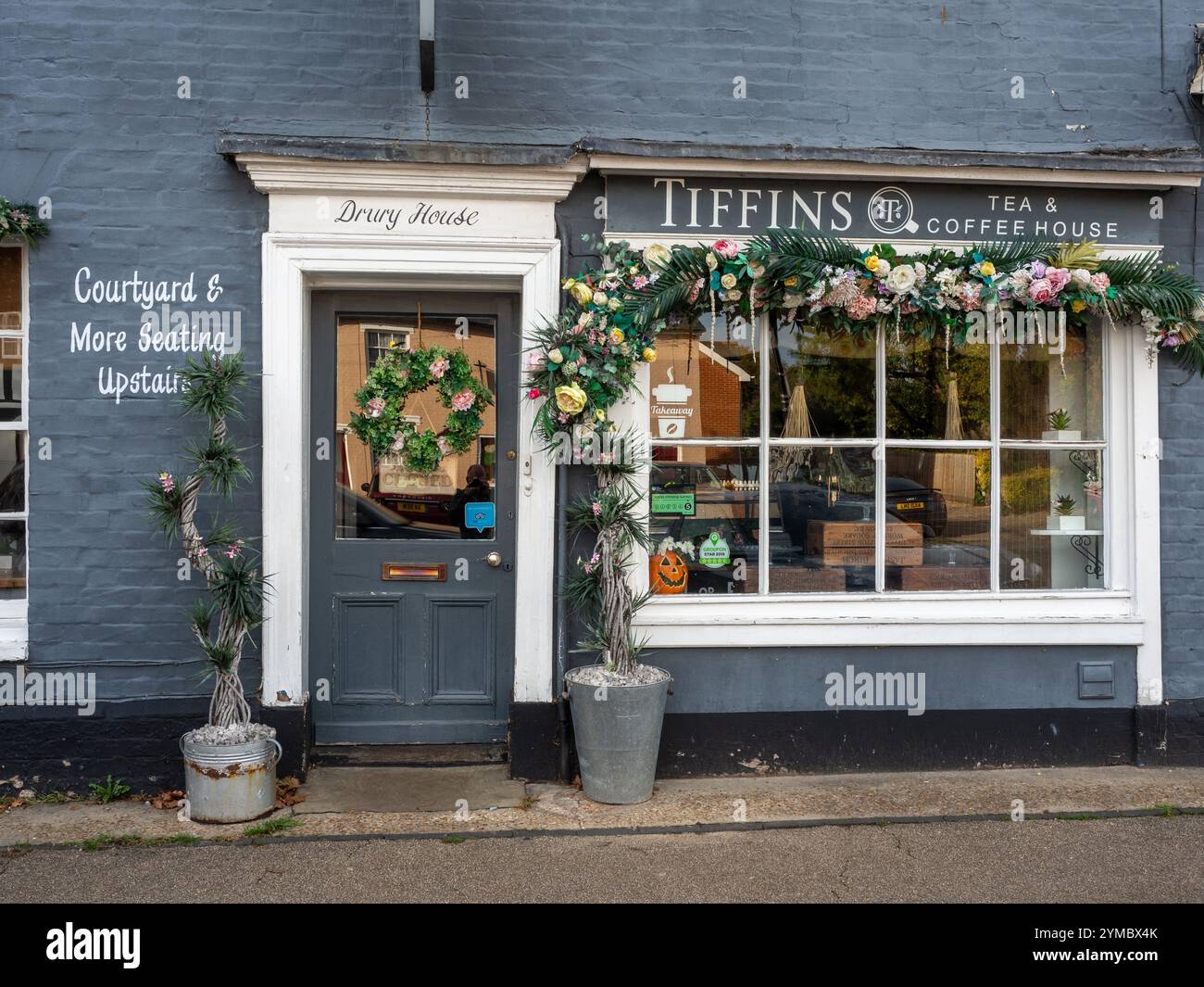 Fassade des Tiffins Tea and Coffee House, Long Melford, Suffolk, Großbritannien Stockfoto