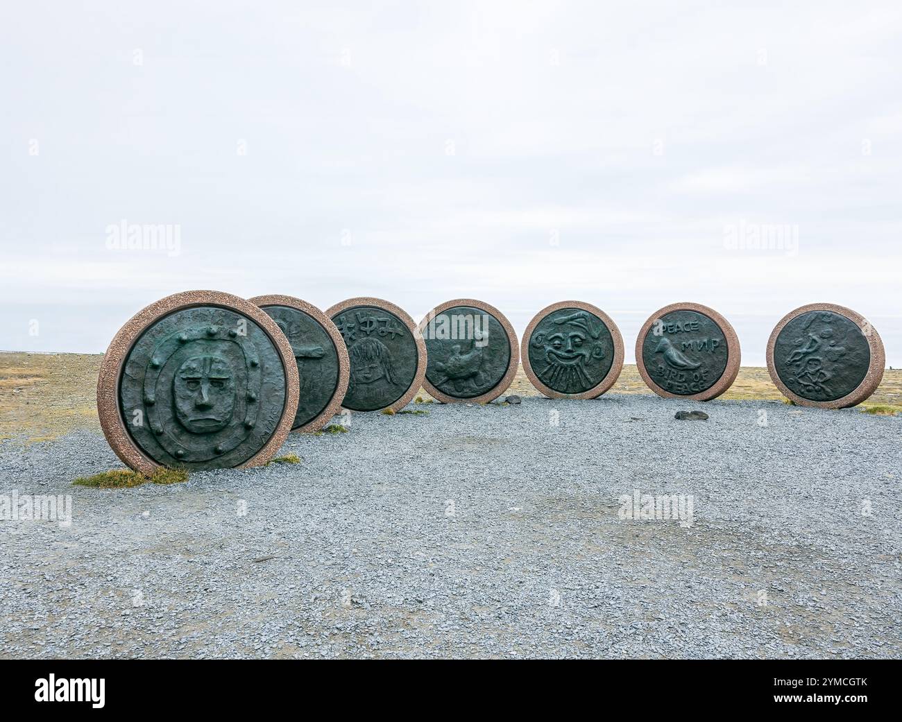 Monument Children of the World, North Cape, 9764, Norwegen. Eines der bekanntesten Denkmäler am Nordkap ist „Children of the Earth“. Stockfoto