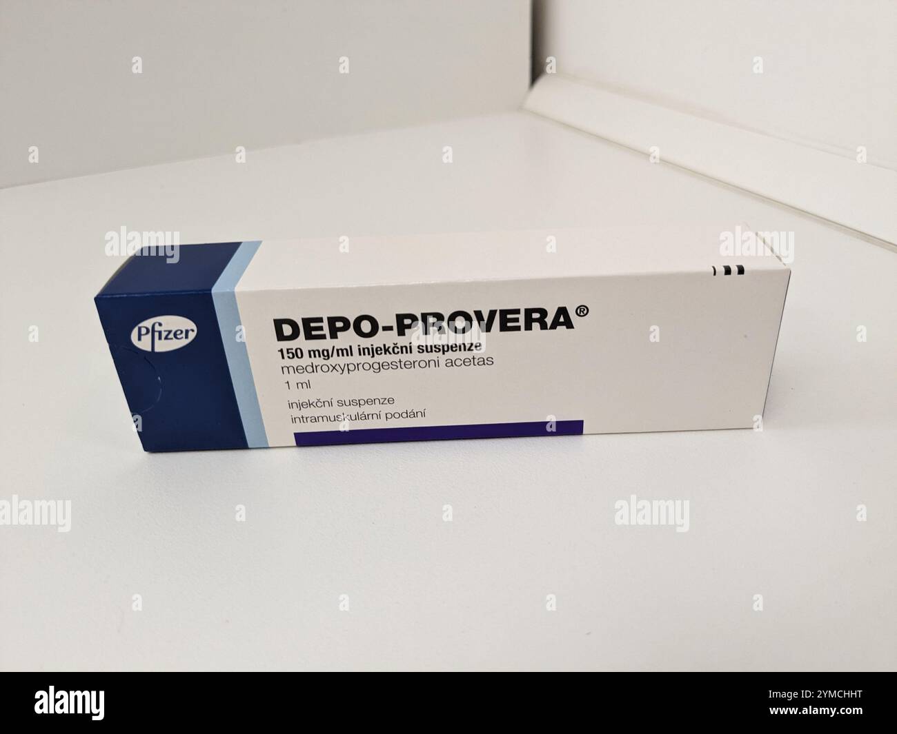 Prag, Tschechische Republik-26. Januar 2025: DEPO-PROVERA Box mit Medikamenten mit MEDROXYPROGESTERON Wirkstoff von PFIZER, zur Verhütung verwendet, bir Stockfoto