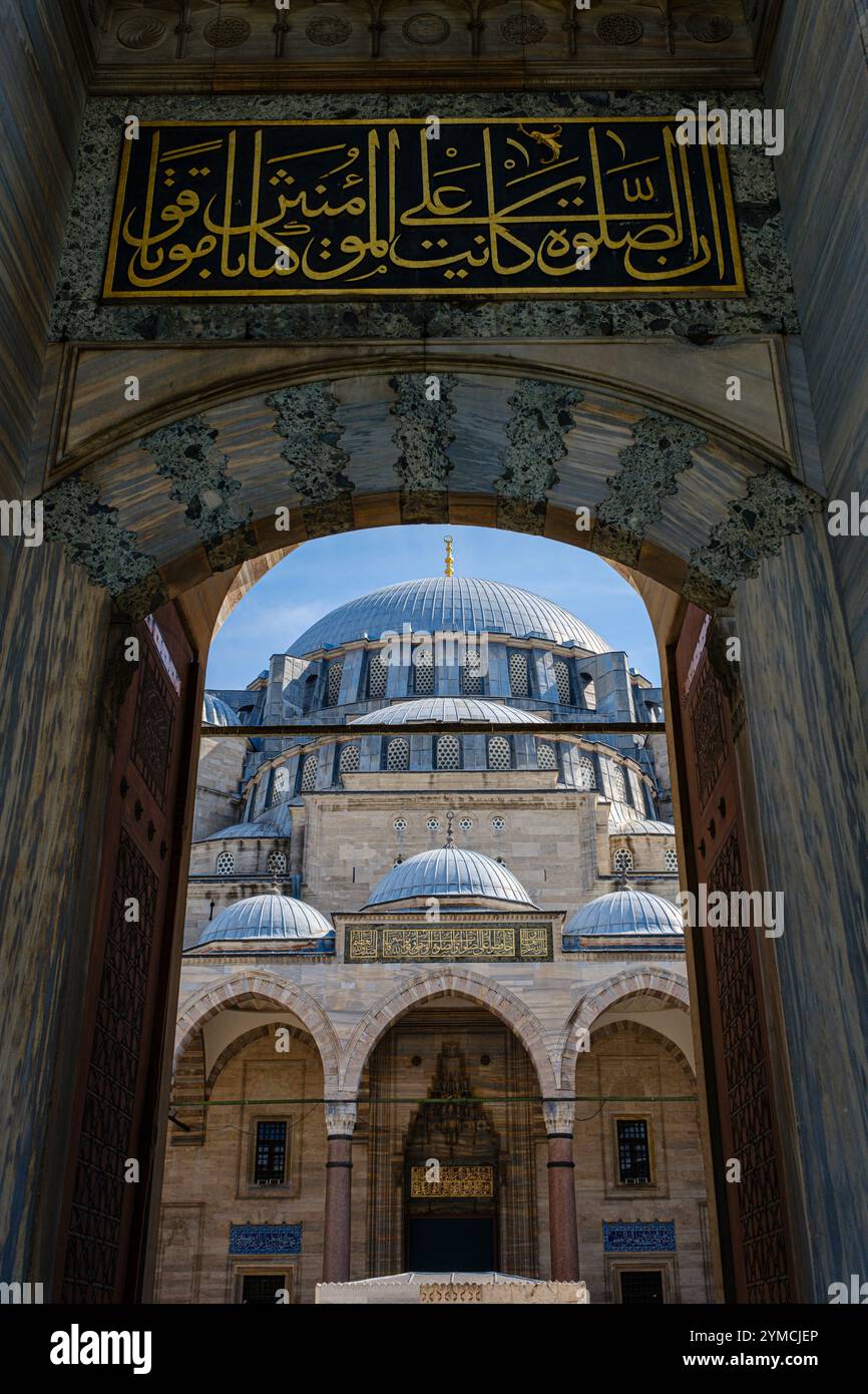 Der Eingang zur Süleymaniye-Moschee, Istanbul, Türkei Stockfoto