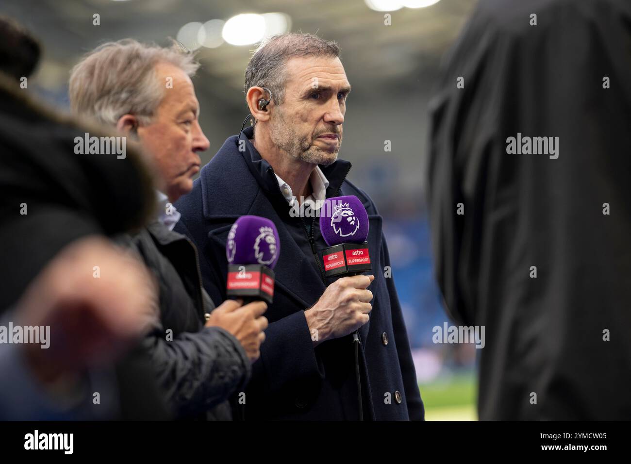 Brighton und Hove Albion gegen Arsenal - Spiel der Premier League im American Express Community Stadium in Brighton. Samstag, den 6. März 2024: Martin Keown, ehemaliger Arsenal- und Englands-Verteidiger, arbeitet als TV-Experte für Astro Supersport beim Spiel Brighton gegen Arsenal No Merchandising. Für Football Images gelten Einschränkungen für FA und Premier League, inc. Keine Internet-/Mobilnutzung ohne FAPL-Lizenz. Weitere Informationen erhalten Sie bei Football Dataco Stockfoto